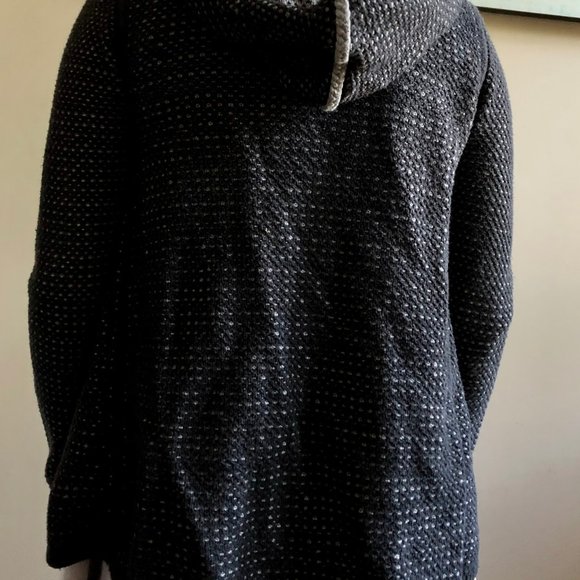 Ivivva Sweater - Picture 2 of 2